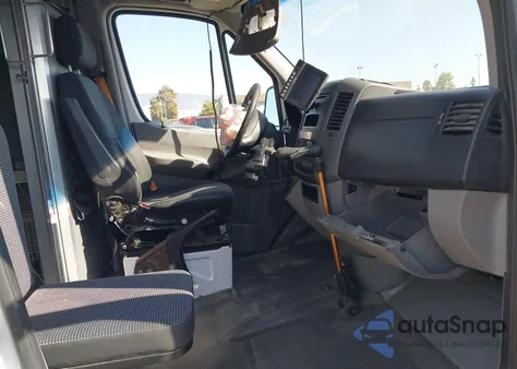 2011 Mercedes-Benz Sprinter 2500 High Roof из США, поврежденный, VIN WD3PE8CB4B5565573